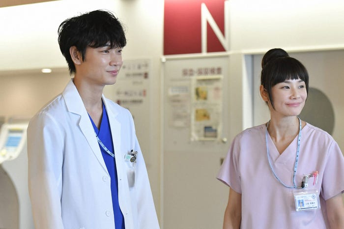 綾野剛、吉田羊/「コウノドリ」第3話より(画像提供:TBS)