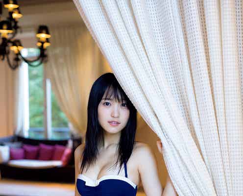 欅坂46菅井友香“清楚水着”ショット解禁 お嬢様感たっぷりな美くびれボディ<フィアンセ>