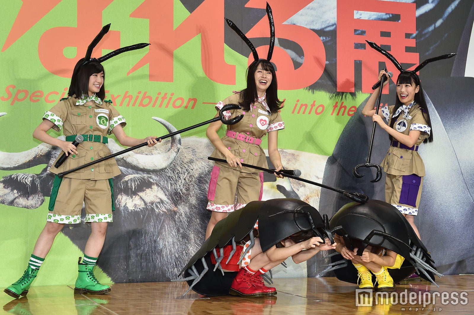 ダンゴムシ体験中のももくろちゃんZ （C）モデルプレス