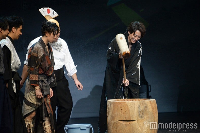 餅つきコーナー／浅香航大（C）モデルプレス