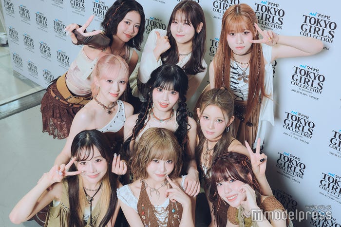 ME:I/(後列)KOKONA、MOMONA、AYANE(中列)SUZU、RINON、MIU(前列)KEIKO、SHIZUKU、TSUZUMI(C)モデルプレス