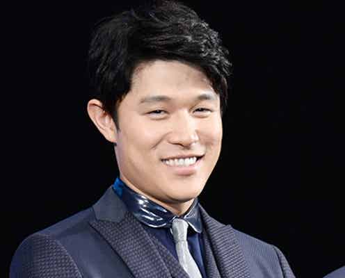 鈴木亮平、生田斗真との“興奮メール”を明かす