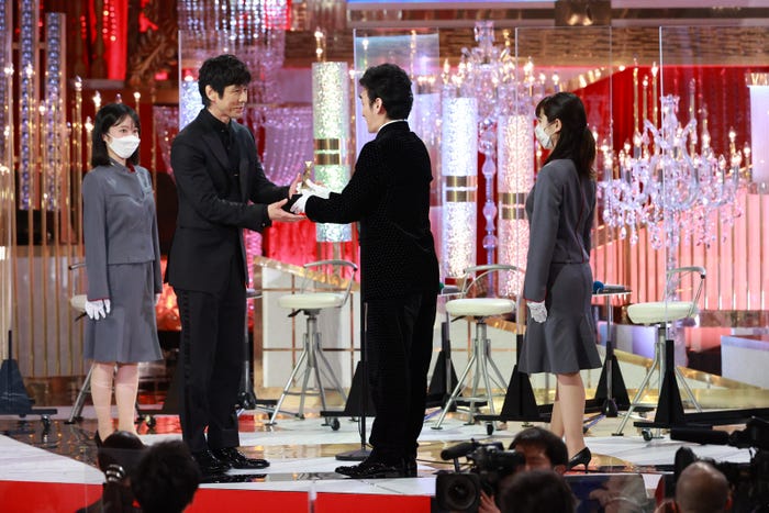 西島秀俊、草なぎ剛(C)東京写真記者協会