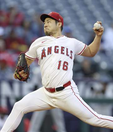 菊池雄星がクロネンワースの顔面付近に死球 97マイルが顎をかすめたか 本拠地が騒然→プレー続行に大きな拍手