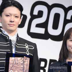 「第40回ベストジーニスト2023」授賞式に登壇した市川染五郎、莉子（C）モデルプレス