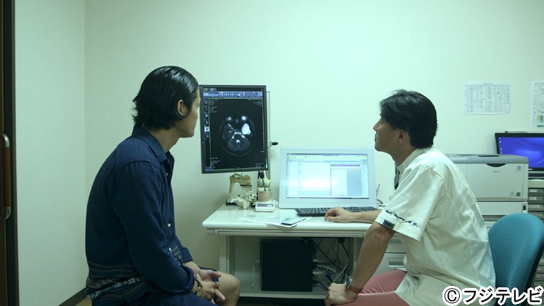 医師から「くも膜嚢胞」であることを告げられる宮城大樹（左）／「テラスハウス」8月16日放送回より