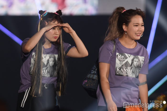 にこ、りほ/平成フラミンゴ(C)モデルプレス