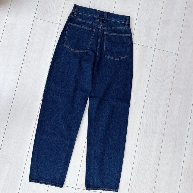 ユニクロユー　カーブジーンズ　着回し　商品画像　後ろ