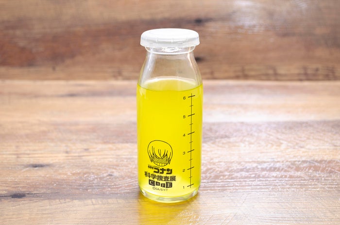 灰原薬瓶ドリンク500円（税抜）（C）青山剛昌／小学館・読売テレビ・TMS 1996