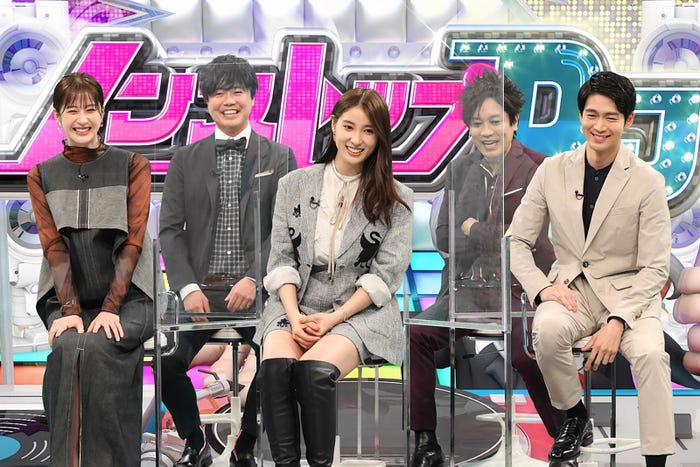 (左から)松本若菜、シュウペイ、土屋太鳳、松陰寺太勇、松下洸平 (C)フジテレビ