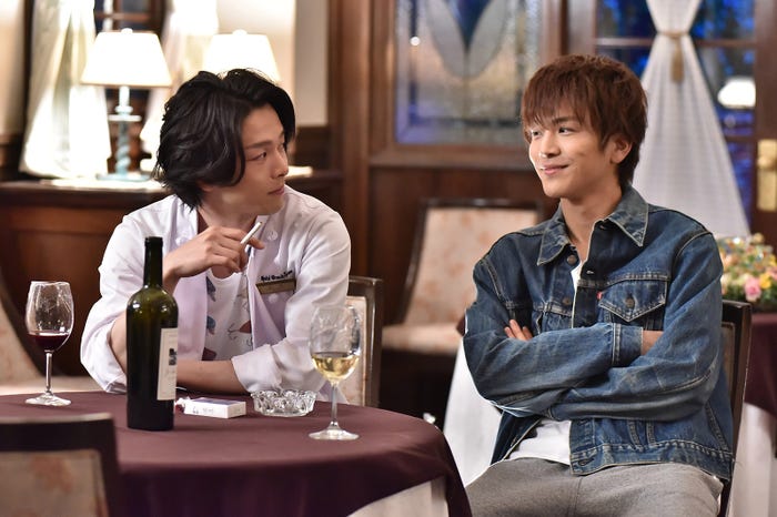 中村倫也、岩田剛典「崖っぷちホテル!」第3話より(C)日本テレビ