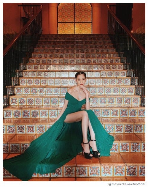 河北麻友子、SEXYドレスで大胆露出 圧巻スタイルに絶賛の声