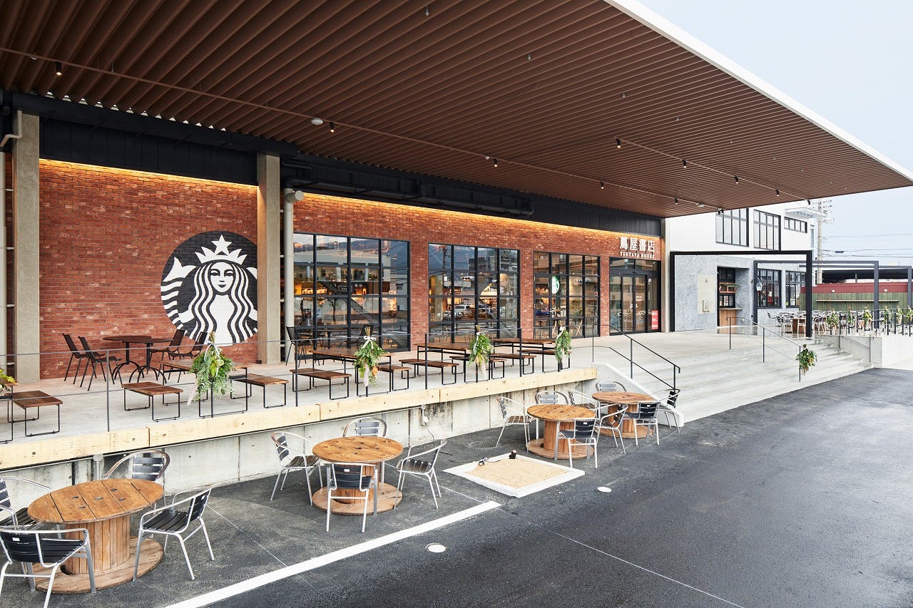 四国初出店「高知 蔦屋書店」スタバなど20店以上出店、開放的なテラス席も