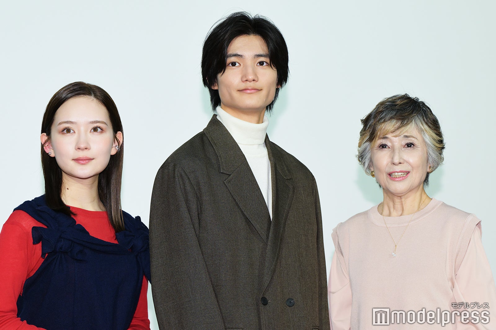 （左から）畑芽育、城桧吏、竹下景子（C）モデルプレス