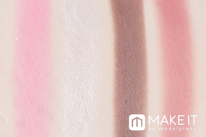 ルナソル/マカロングロウアイズ/01 Cassis (C)メイクイット