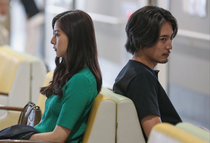 新木優子、間宮祥太朗「良いこと悪いこと」第1話(C)日本テレビ