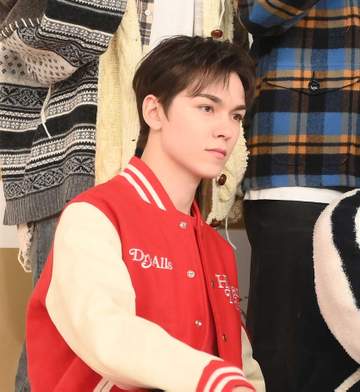 SEVENTEEN・バーノン きょう韓国軍へ入隊、社会服務要員 自作曲発売もサプライズ発表