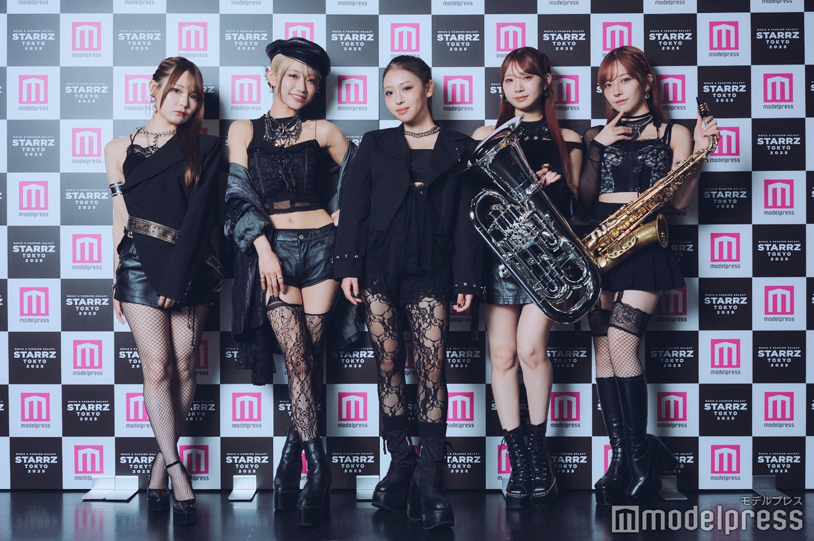 （左から）杏実、栞音、愛佳、聖奈、佳子／CiON（C）モデルプレス