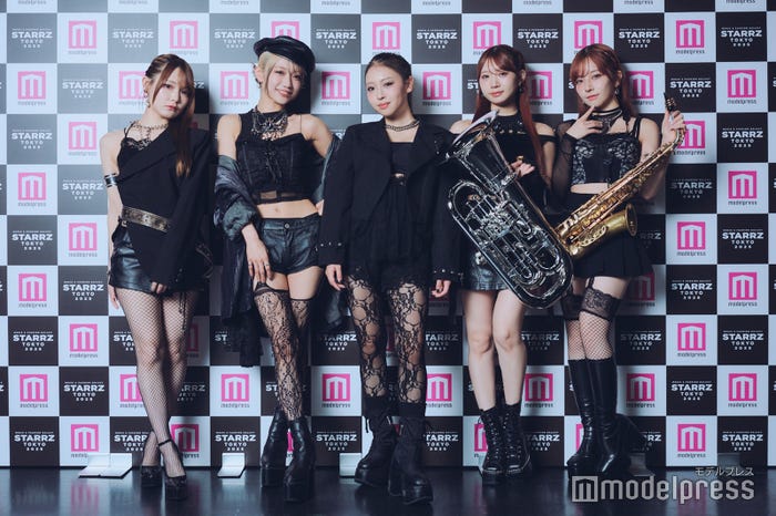 (左から)杏実、栞音、愛佳、聖奈、佳子/CiON(C)モデルプレス