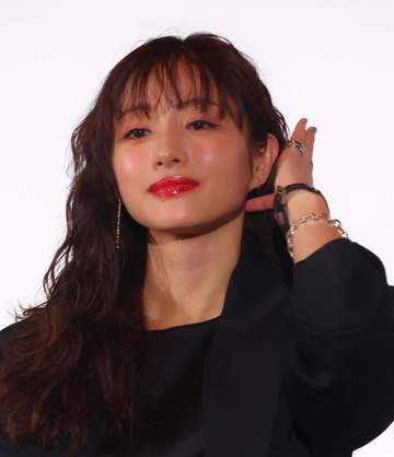 可愛さが尋常でないと騒ぎ 石原さとみ【水10】イベントでも凄いスカート姿が衝撃すぎた 「何歳なん？」「ドラマ入って来ない」「嘘だろ」「可愛すぎて全話見る」