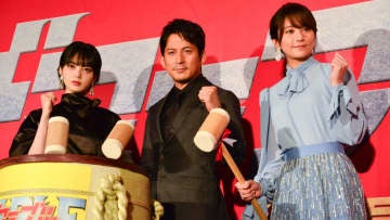 岡田准一 歳になった平手友梨奈に シャンパンを飲んだそうです 舞台挨拶で プチ平手情報 を挟みまくる モデルプレス