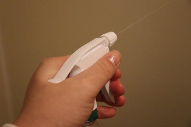 直射 ダイソー逆さで使えるスプレーヘッド直射