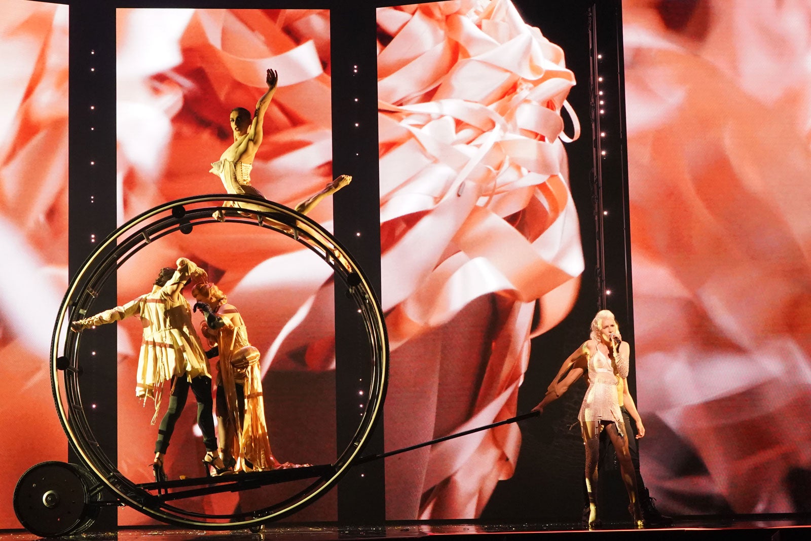 「ファッションフリークショー」ステージ写真（提供写真）