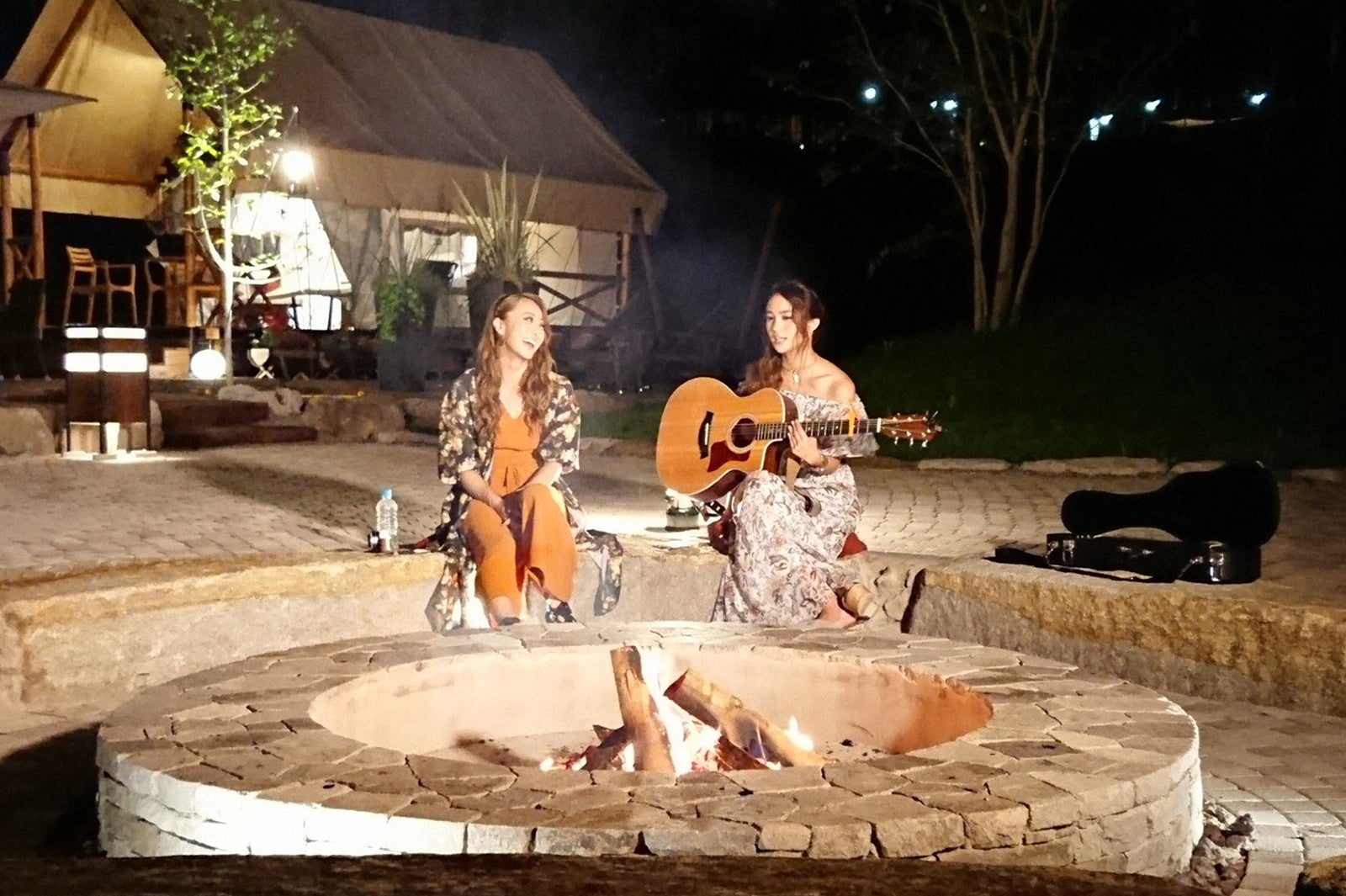 （左から）Dream Shizuka、Leola（C）TBS