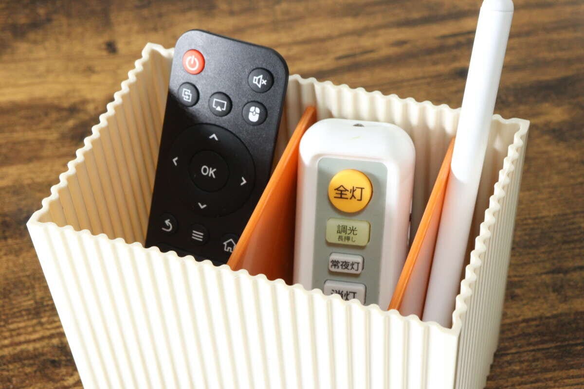 セリア　リップル　収納　リモコンスタンド