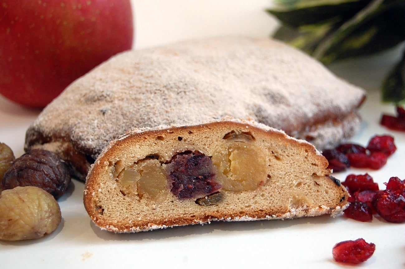 秋のフルーツシュトーレン　フルサイズ ¥1,500／画像提供：三井不動産商業マネジメント