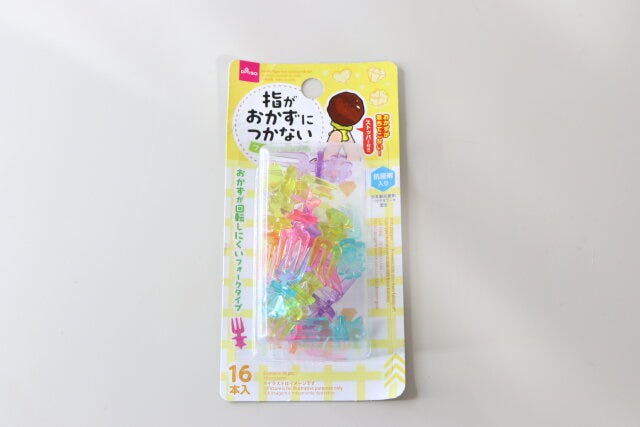 ダイソーの抗菌指がおかずにつかないフォークピックス（16本）1