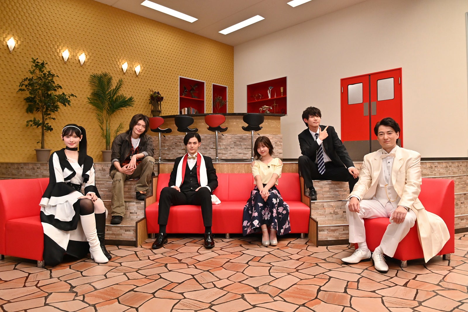 青島心、杢代和人、簡秀吉、星乃夢奈、佐藤瑠雅、忍成修吾 （C）2022 石森プロ・テレビ朝日・ADK EM・東映