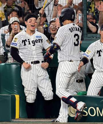 阪神・佐藤輝V弾 2戦連発特大127メートル「修正しながら、いい打撃ができた」大山と今季2度目アベック