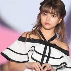 モデルプレス - 「Popteen」なちょす、肩出しミニドレスでほっそり美脚際立つ<関コレ2019S/S>