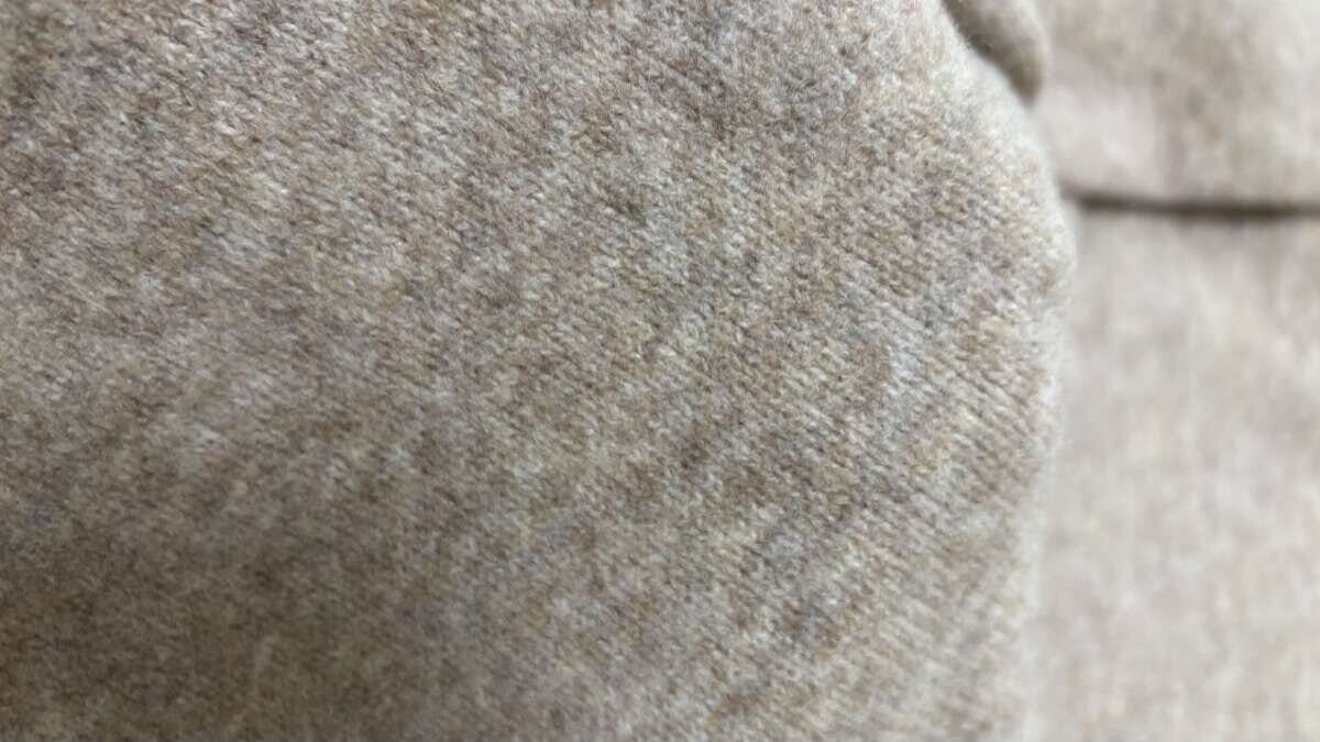 ユニクロスフレヤーンクルーネックセーター　生地感