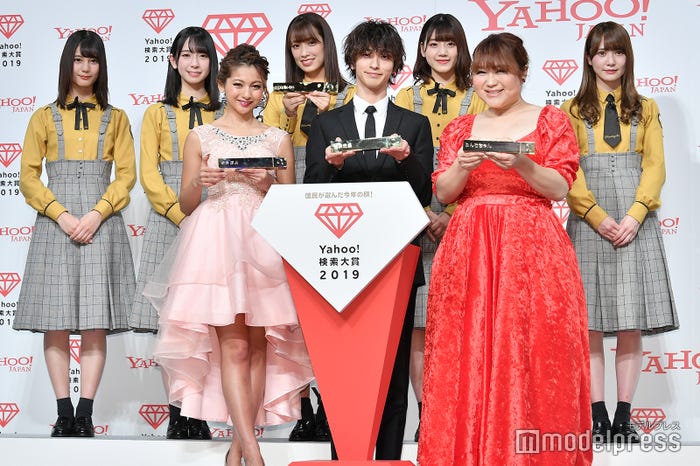 (後列左から)小坂菜緒、金村美玖、佐々木久美、佐々木美玲、加藤史帆(前列左から)ゆきぽよ、横浜流星、りんごちゃん (C)モデルプレス