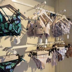 山中美智子展開の水着ブランド アリシアスタン インスタグラムフォロワー10万人のアレクシス レンをモデル起用 4都市で期間限定ショップ展開 モデルプレス