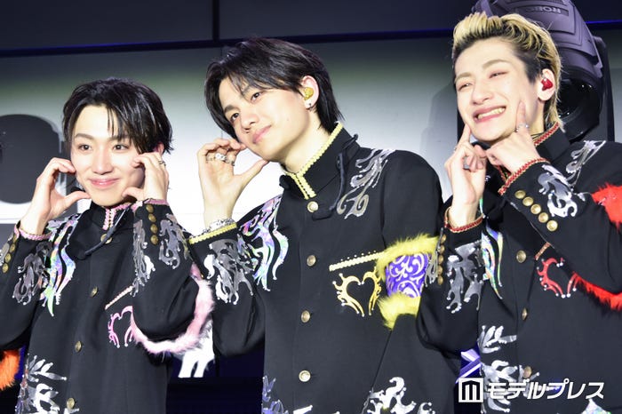 可愛いポーズに応える森田璃空、高桑真之、芳賀柊斗/Lienel(C)モデルプレス