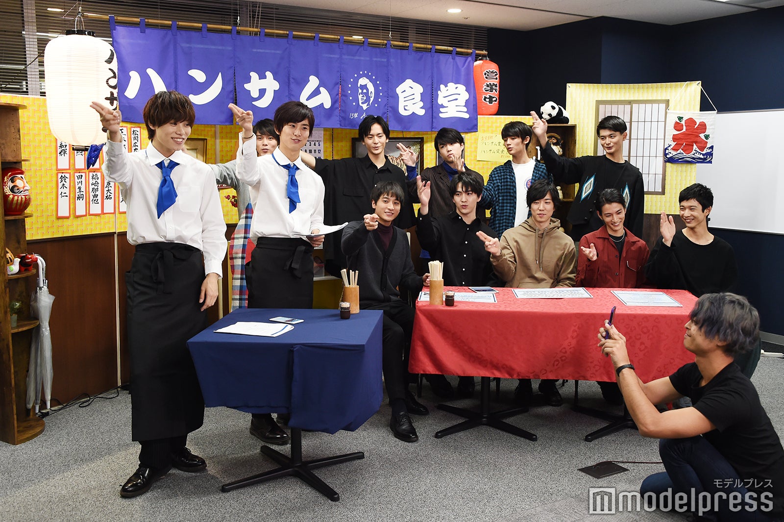 「DEAR MY GIRL」のダンスでTik Tok撮影（C）モデルプレス