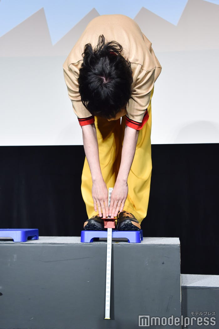 菅田将暉、前屈の結果は…(C)モデルプレス