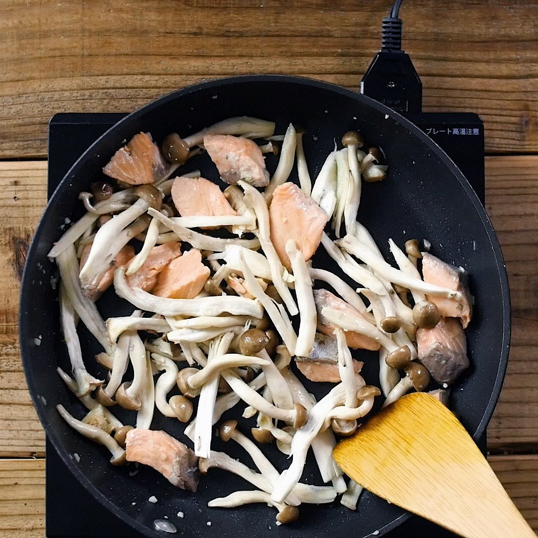 秋の味覚 鮭ときのこのめんつゆバターパスタ モデルプレス