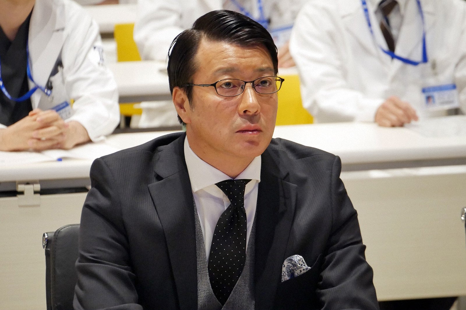 加藤浩次／「ブラックペアン」第1話より（C）TBS