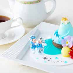 ディズニーアンバサダーホテル ハイピリオン・ラウンジ 東京ディズニーシー25周年“スパークリング・ジュビリー”ケーキセット ¥3,000 期間:4月8日(水)~5月19日(火)(C)Disney