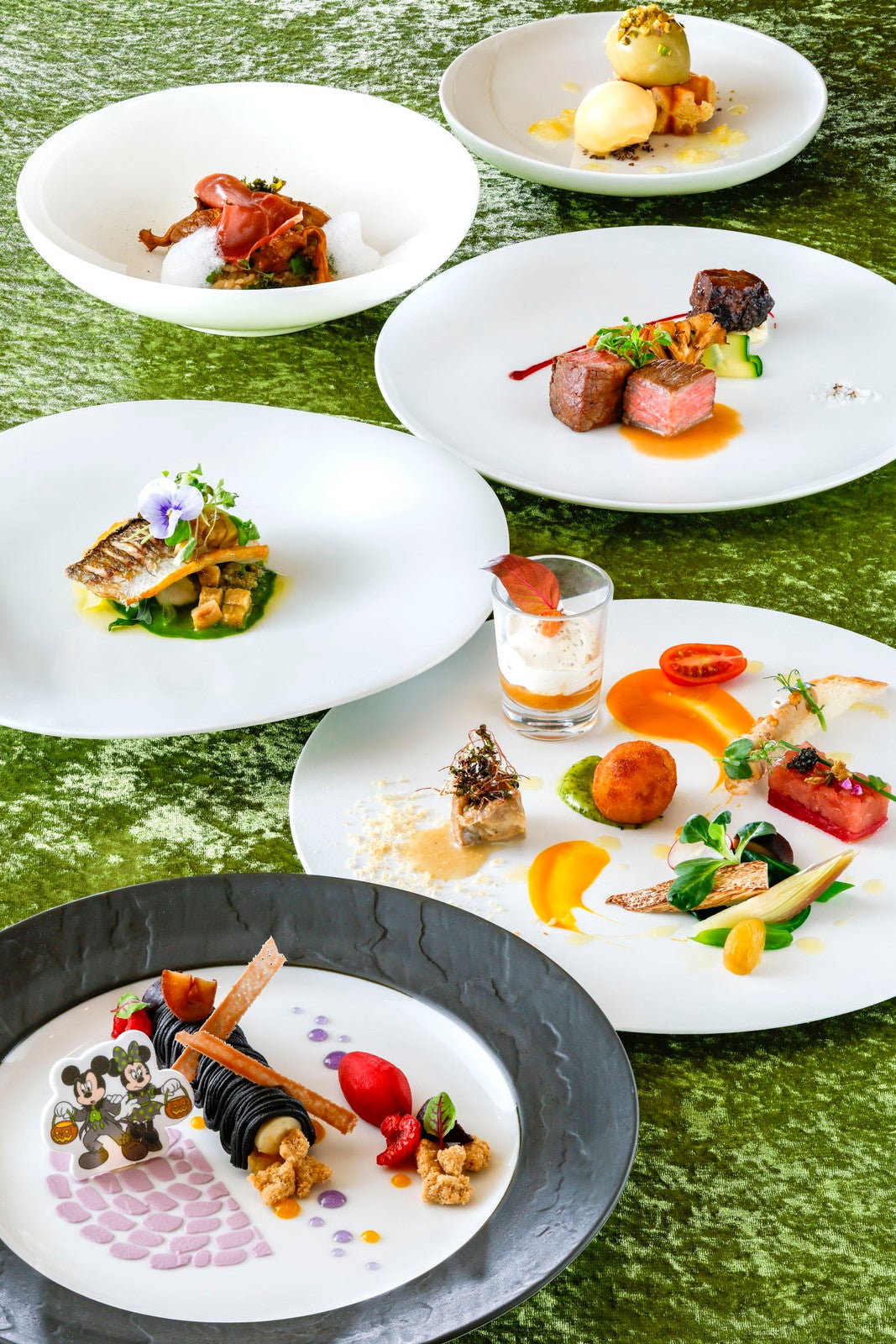 シルクロードガーデン（中国料理） “ディズニー・ハロウィーン” ディナーコース（C）Disney