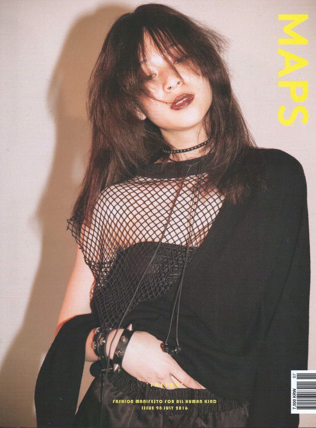 韓国の人気ファッション誌「MAPS」の表紙を飾ったmiu