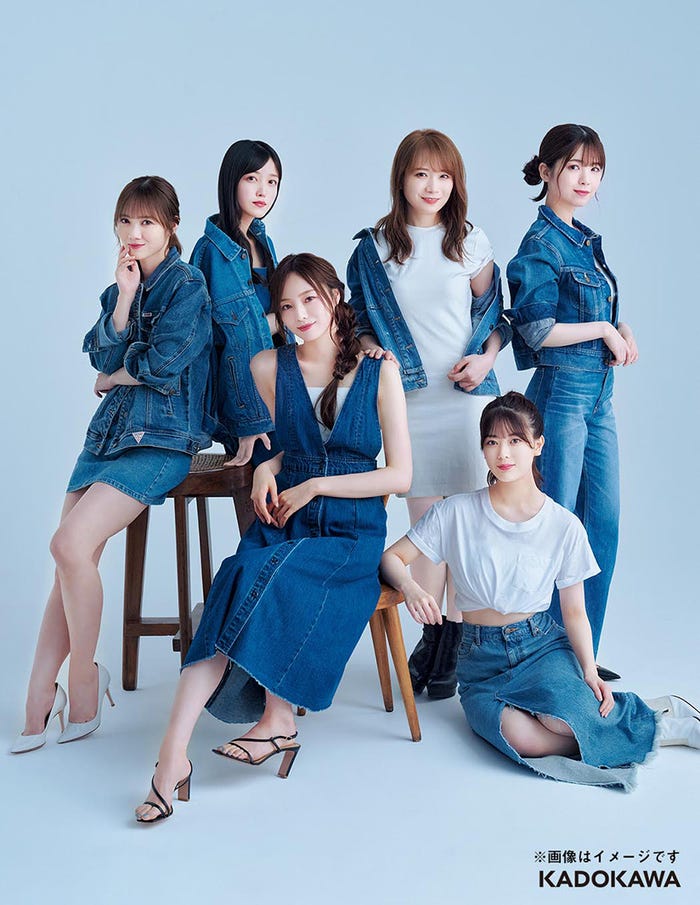 乃木坂46公式書籍「10年の歩き方」(3月29日発売)楽天ブックス限定版カバー:(左から時計回りに)田村真佑、久保史緒里、秋元真夏、筒井あやめ、岩本蓮加、梅澤美波/撮影:藤原宏(画像提供:KADOKAWA)