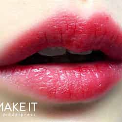 【innisfree】「Real Fit Creamy Lipstick "No.8"」使用 ／写真・Risa（C）メイクイット
