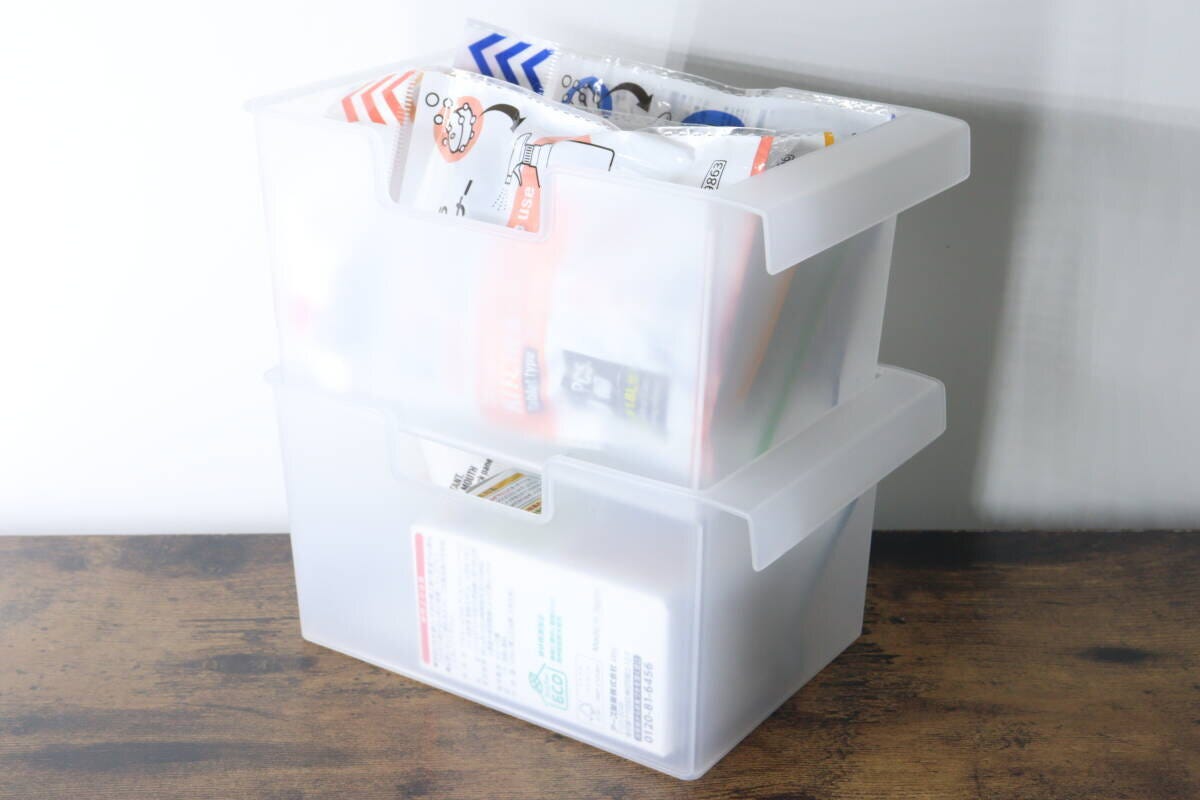 レトルト食品ストッカーが2段に重ねて収納されている
