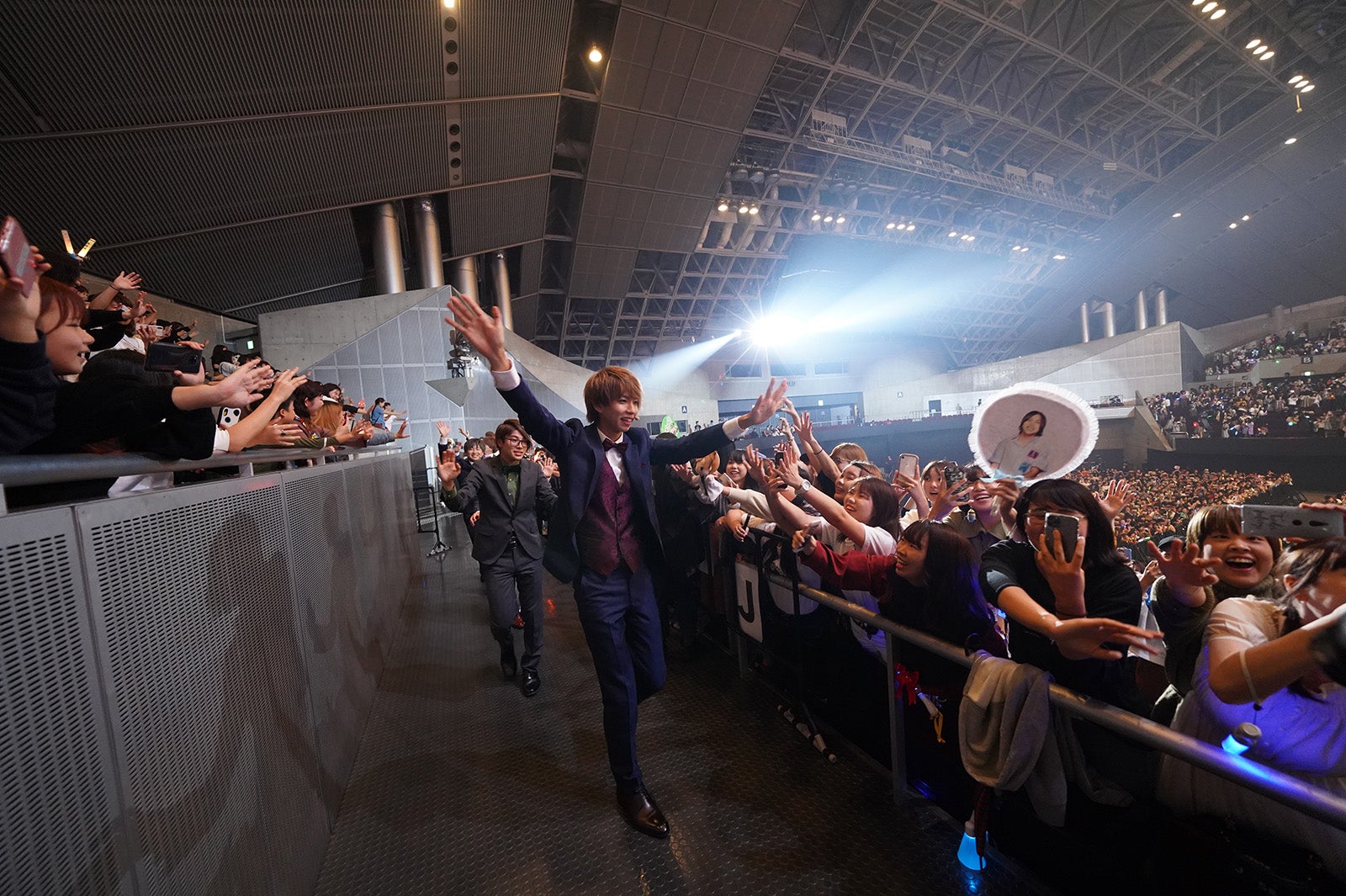 客席パレードのファンサービス（提供写真）