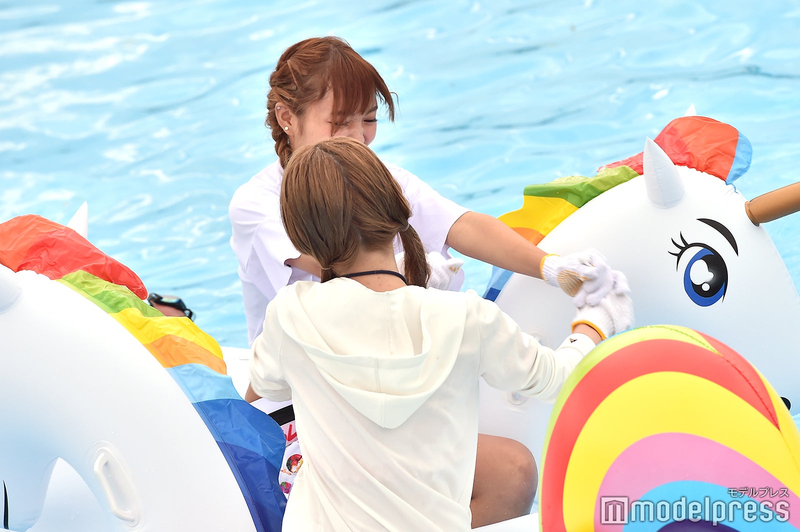 ねおんつぇる（山崎嶺緒）VSちゃんえな（中野恵那）／（C）モデルプレス